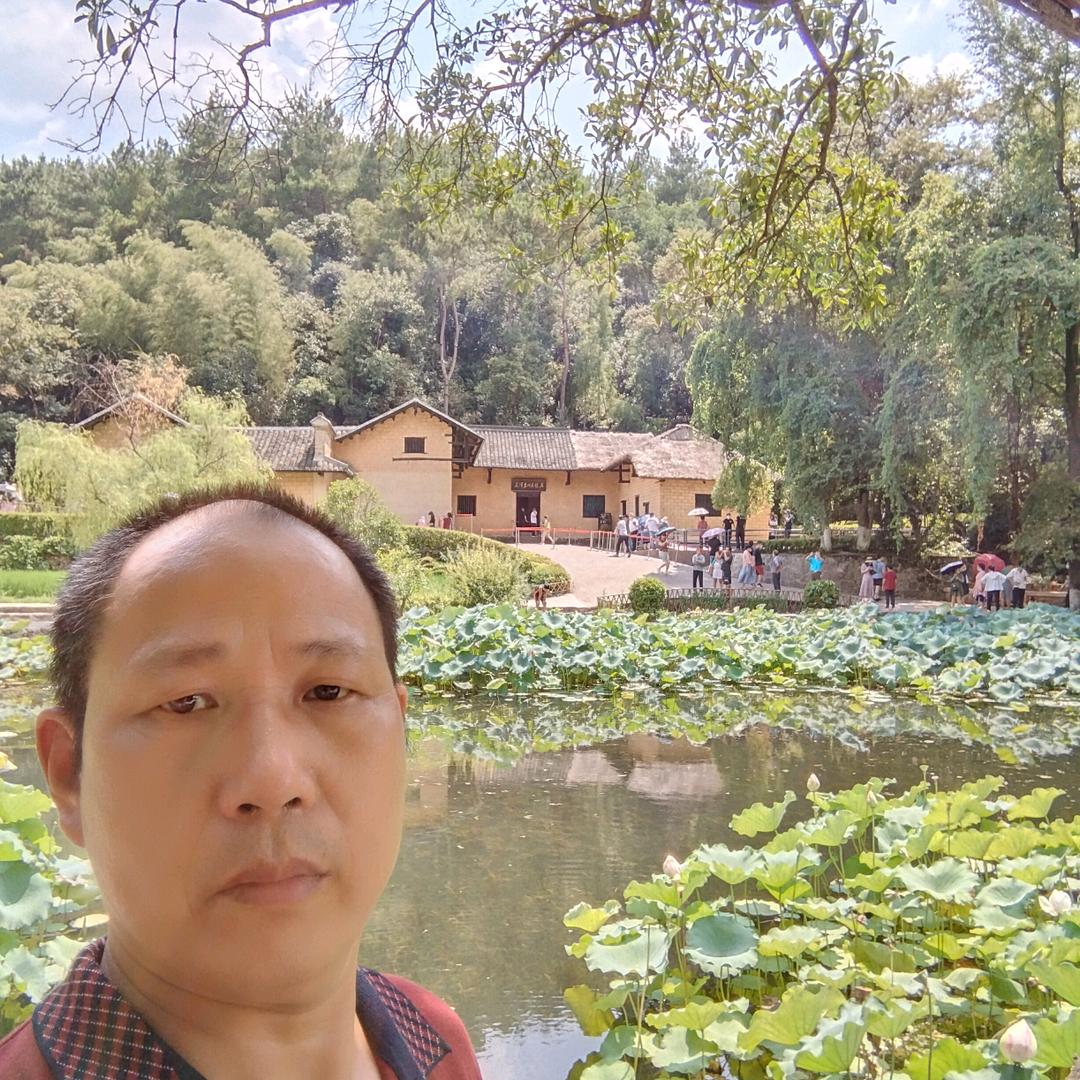 假扮服务员的陈掌门头像