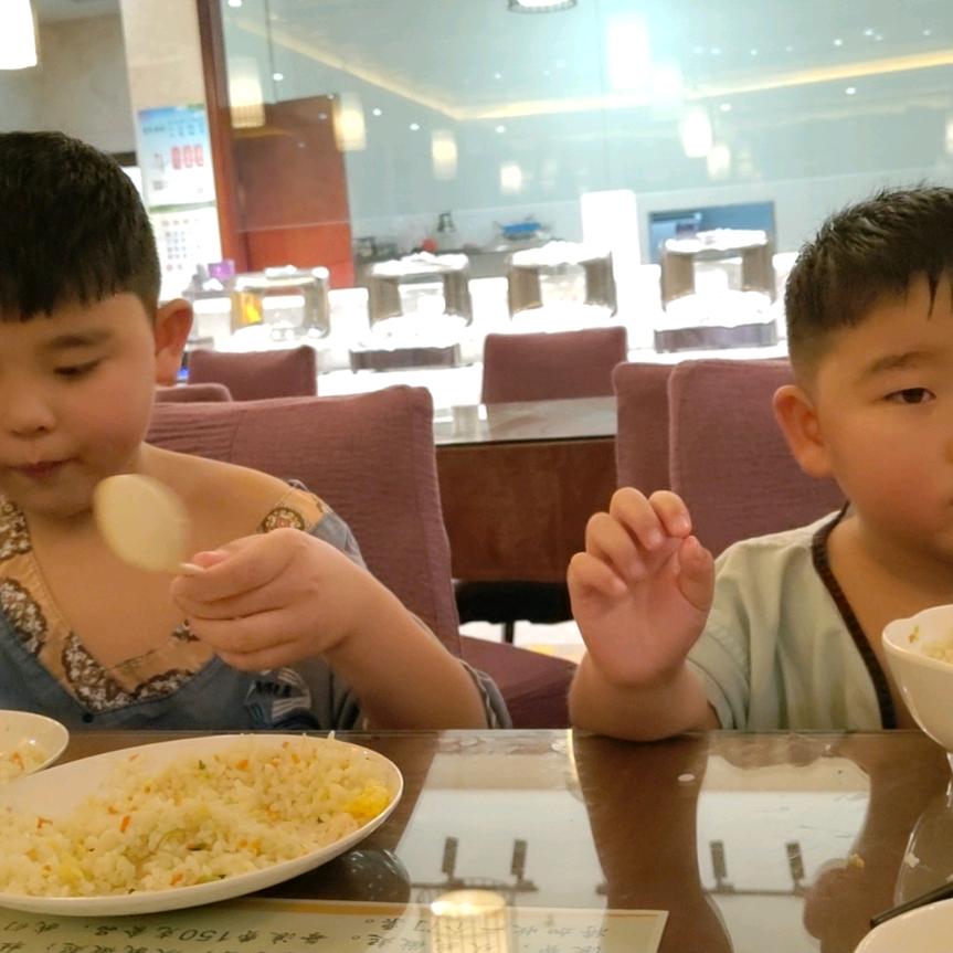 坚持住  吃不饱