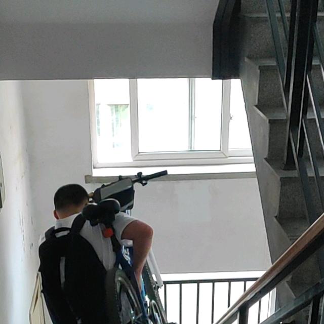 一群人喝的不开心一个人喝的是什么