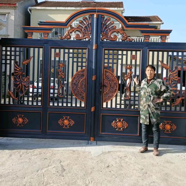 (襄阳市)战强不锈钢加工  玻璃地簧门