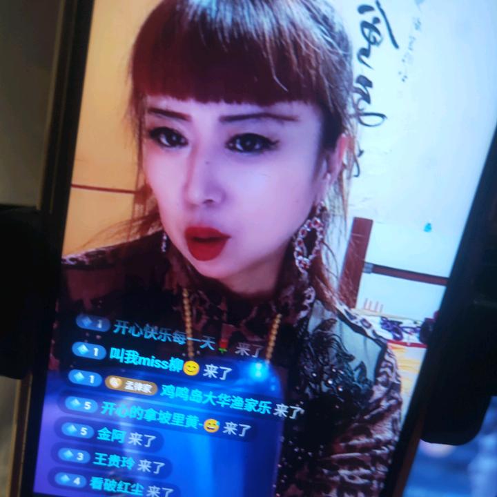 梦梦逗大号（下午3点半}开播，小号梦梦抖