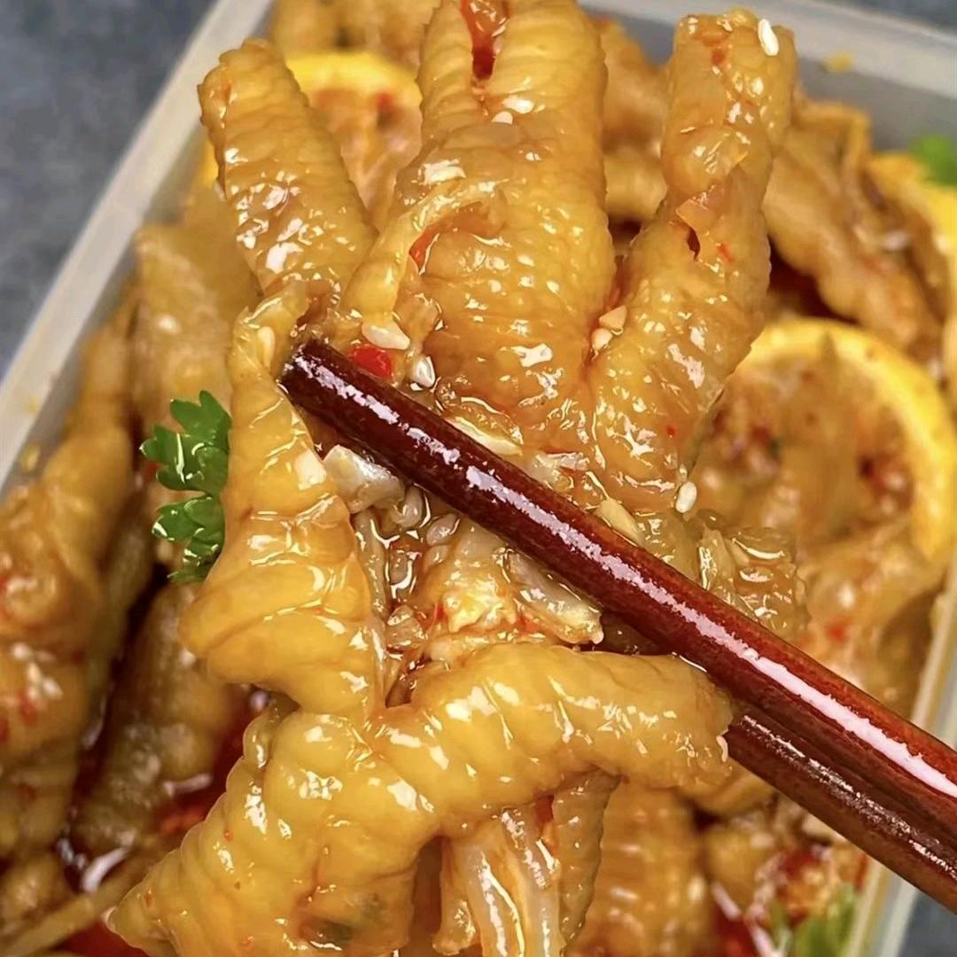 距离你0.5米的肉肉姐