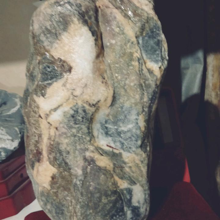玲姨爱奇石