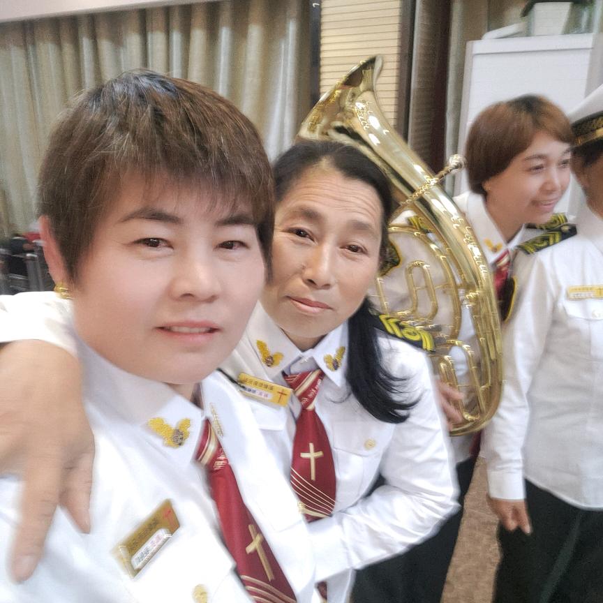 公主姐[爱唱歌]早5点左右开播下午不定