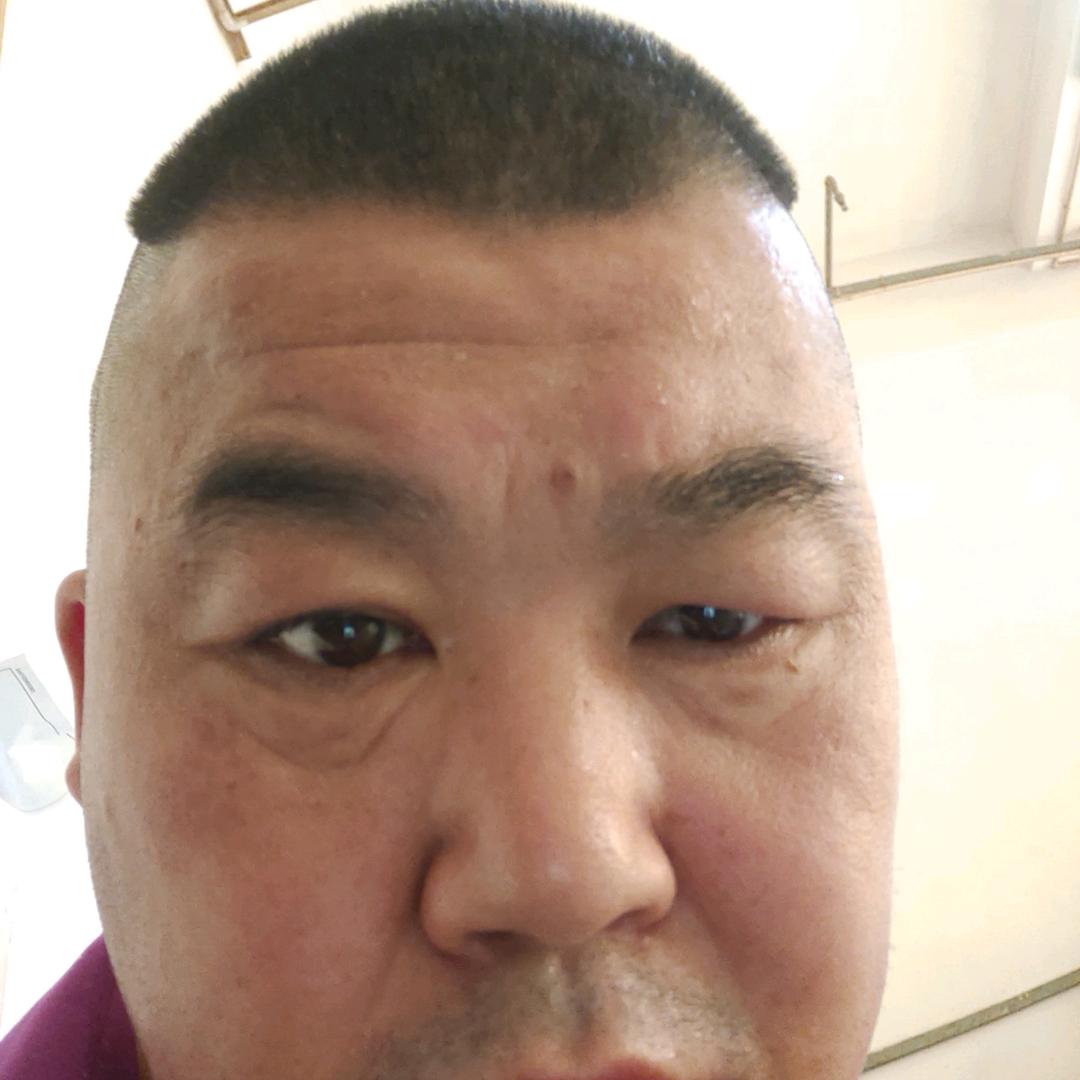 依然低调