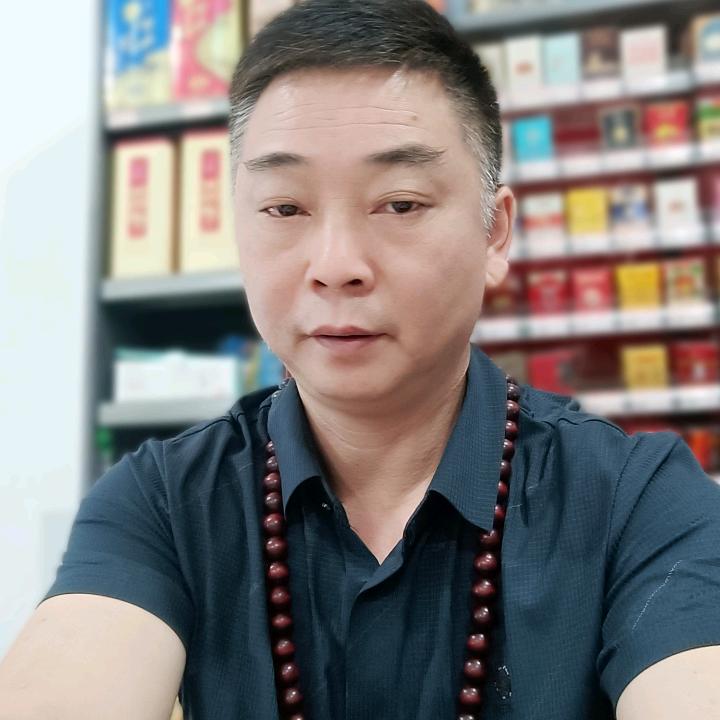 白头发的青年