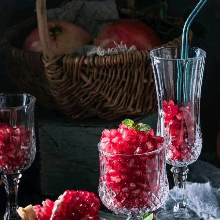 人为前途而忙碌，人为煎途而奋斗。冖