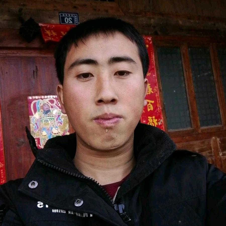 骑行回家过年。