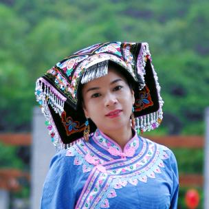 罗姐民族服装