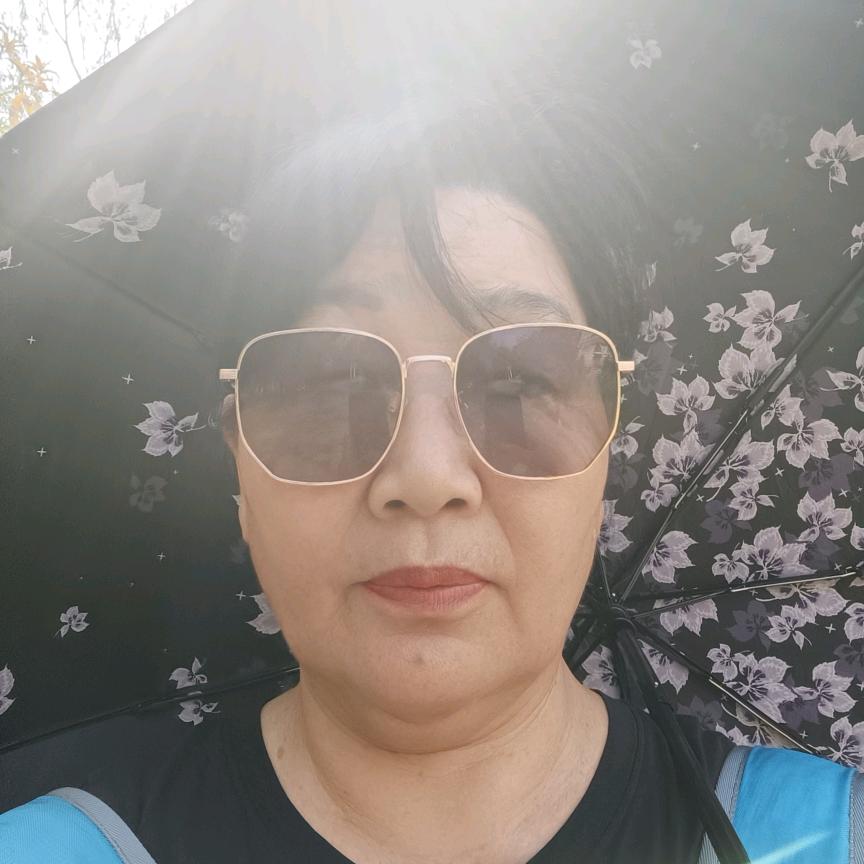 蒋琼