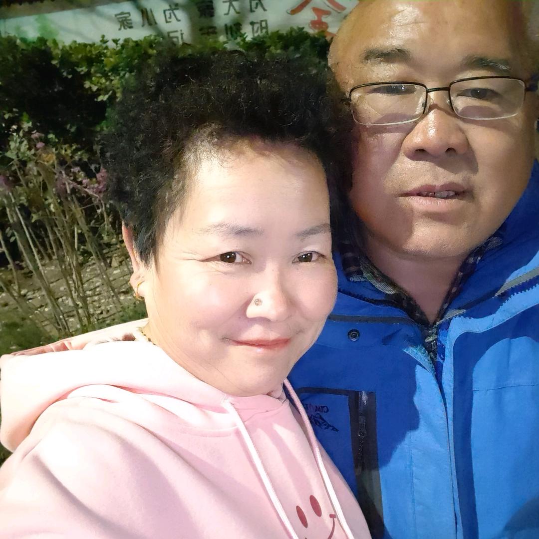 女人！笑着走下去