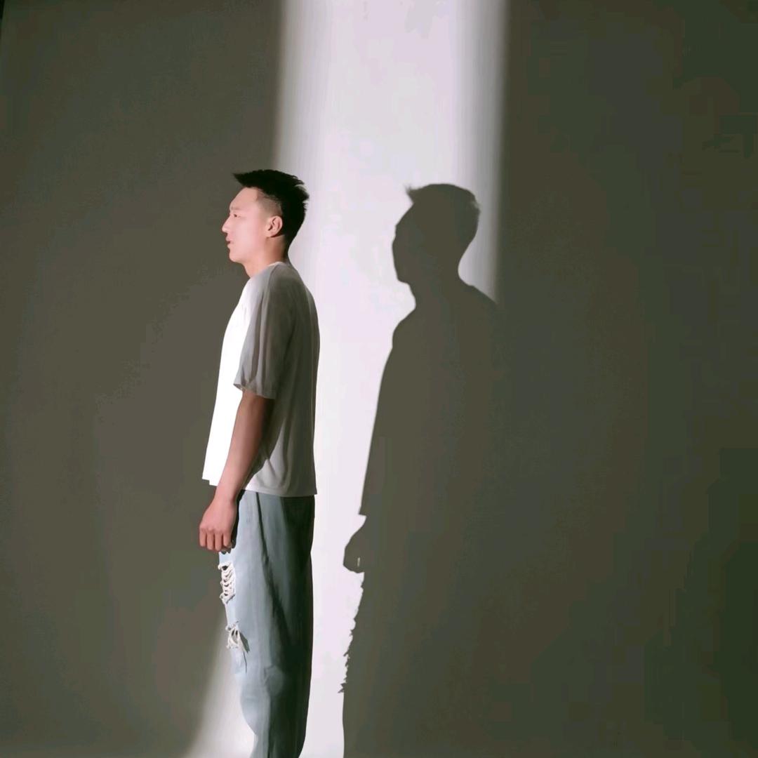 贵州小沈（专业砸墙敲打搬运）