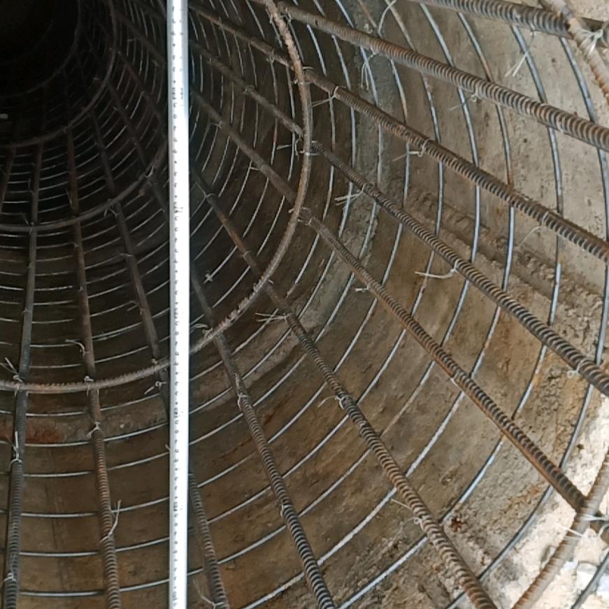 ღ᭄挖铁塔基础的小郑