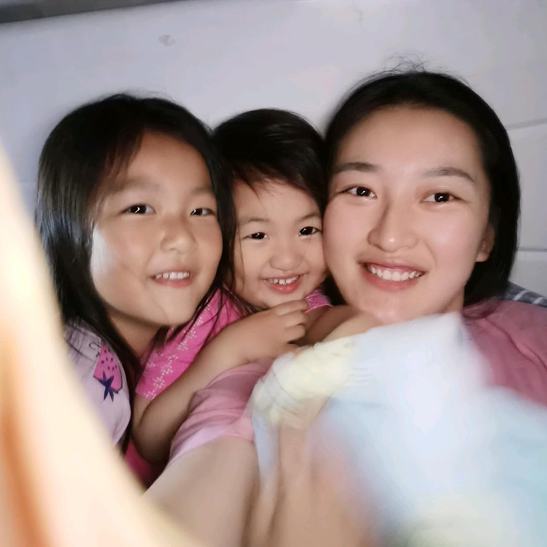 家有两千金。。