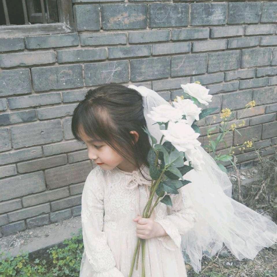 小霞有点困