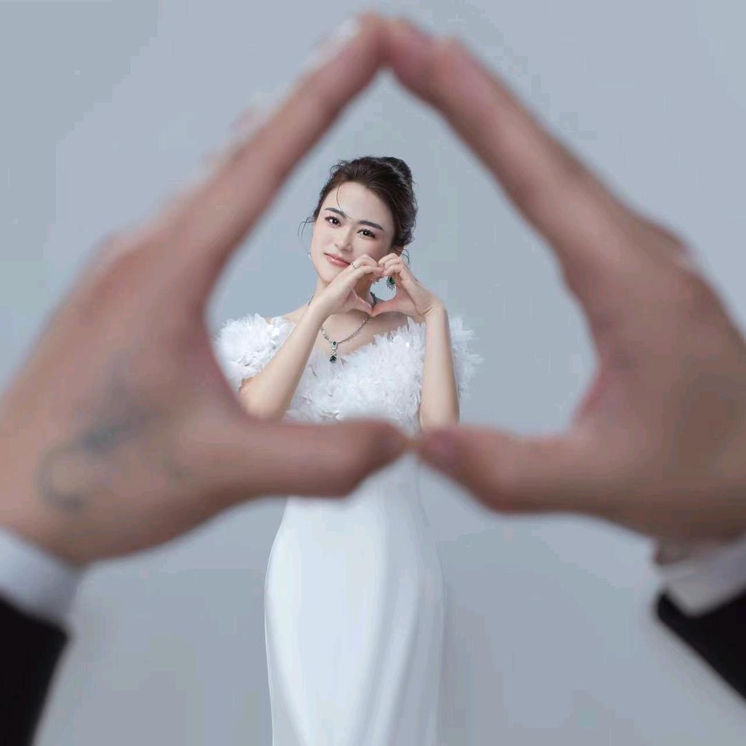 低调┐（─__─）┌