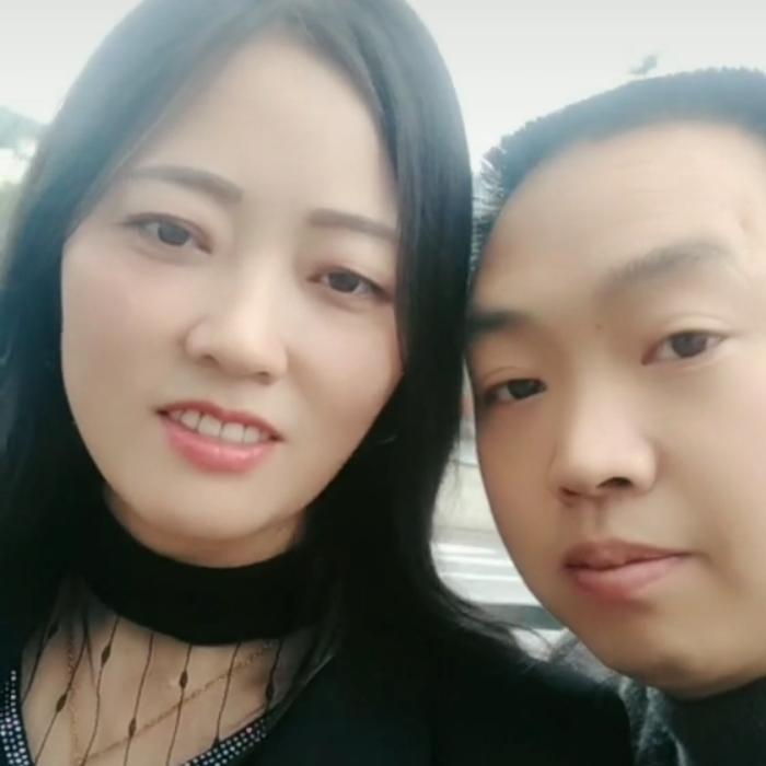 心里的苦向谁说？