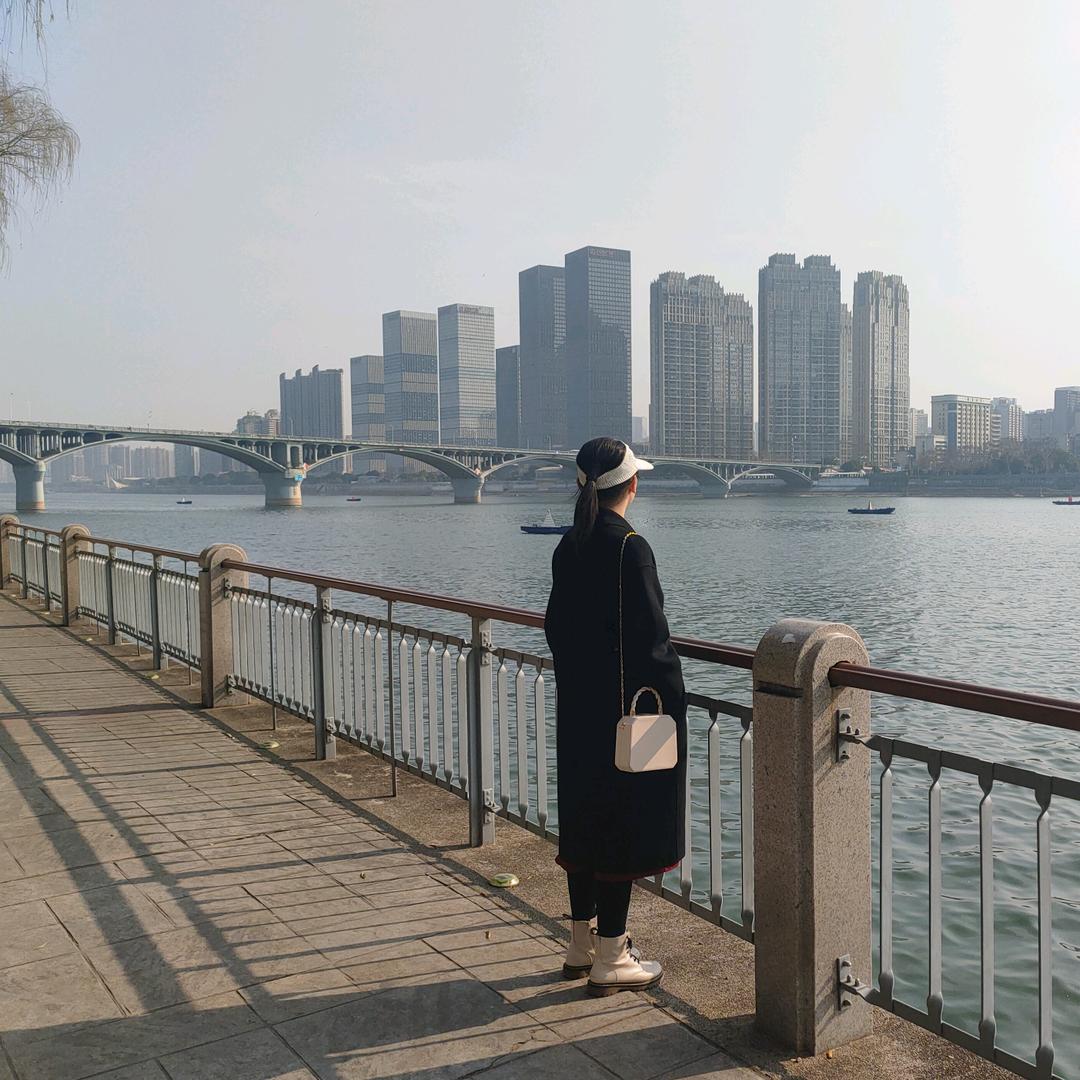 酒心奶糖吖