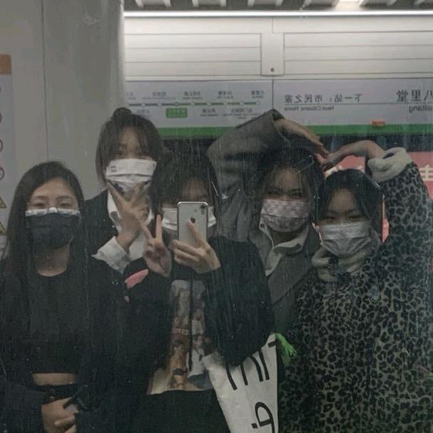 三三
