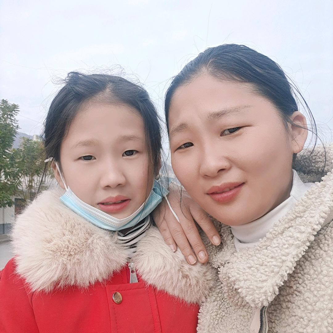 山咔咔里的妞