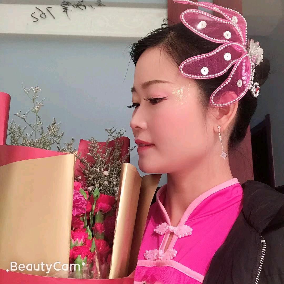 湖咀上艳阳红鼓舞队