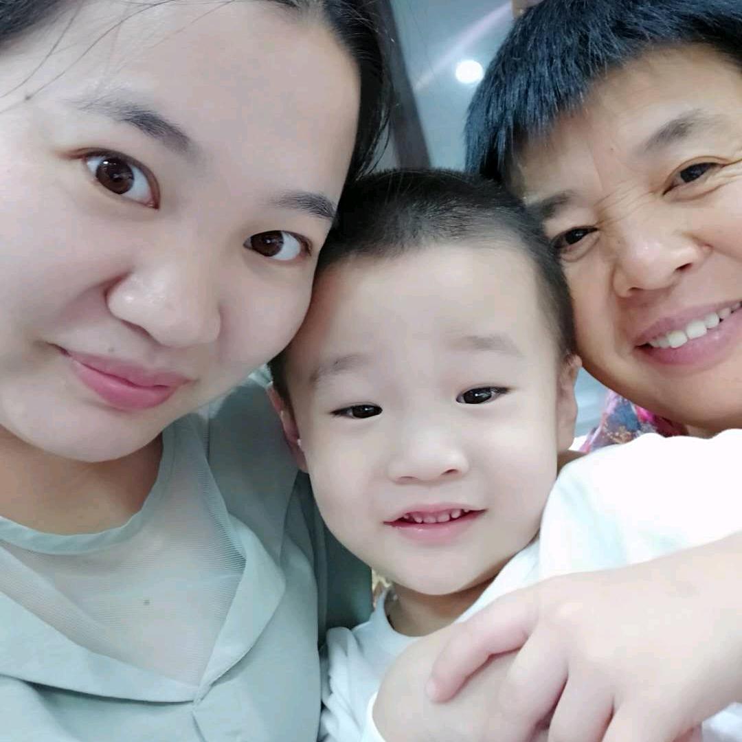扬州小纪红绿灯奔奔