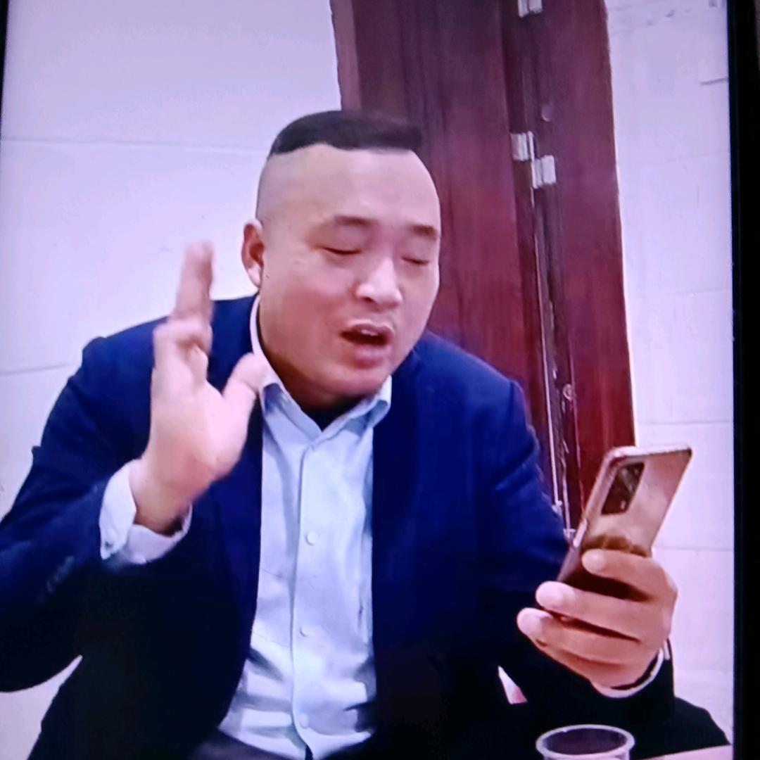 黑影。
