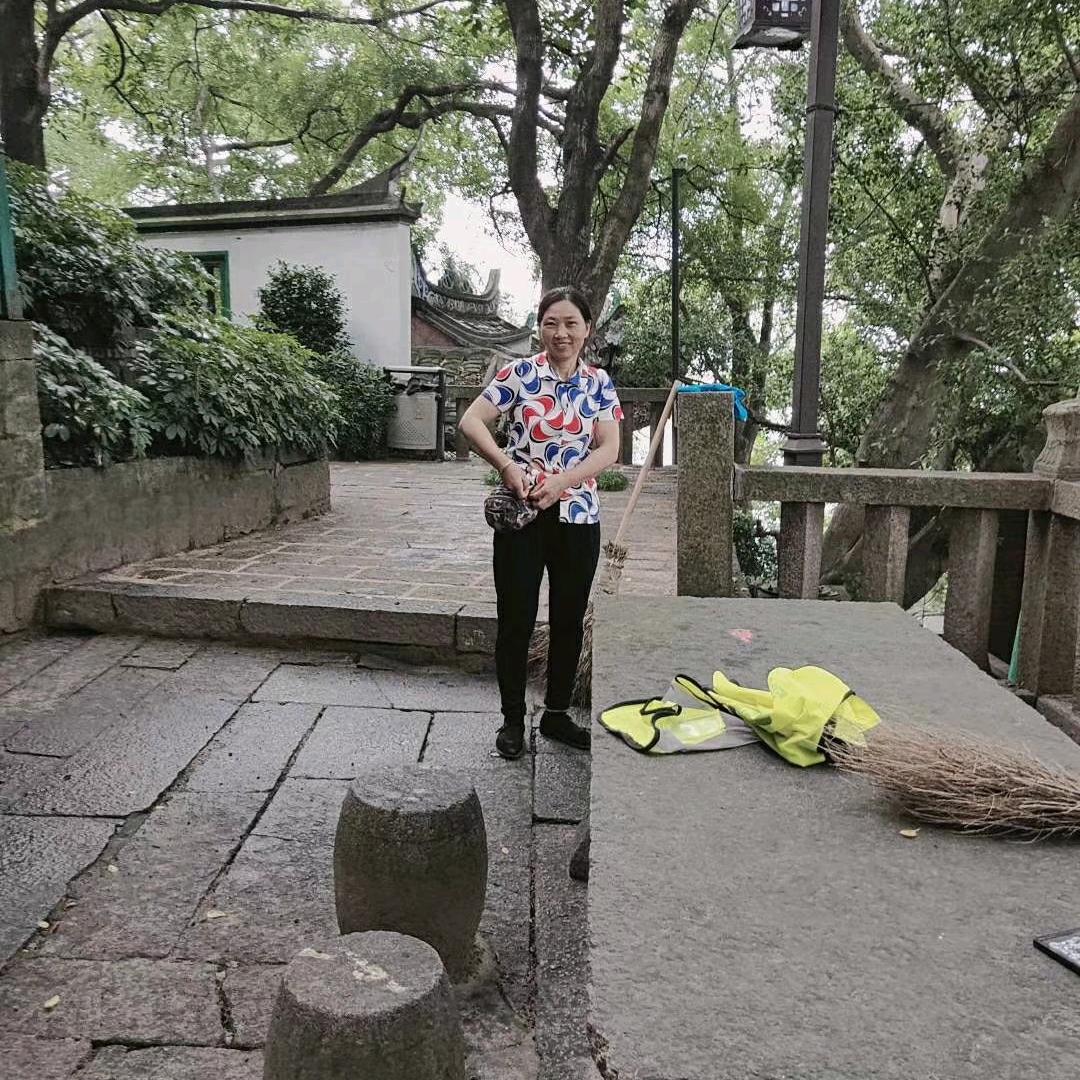 两个宝贝奶奶