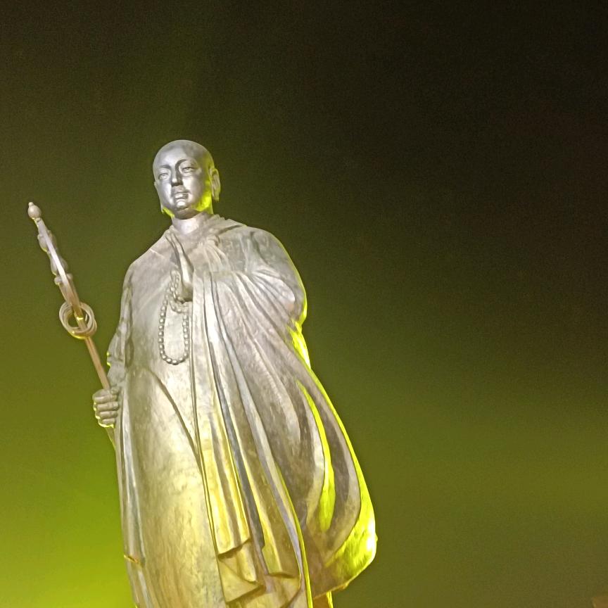 梁山县吕垭口星海路南头欧普照明