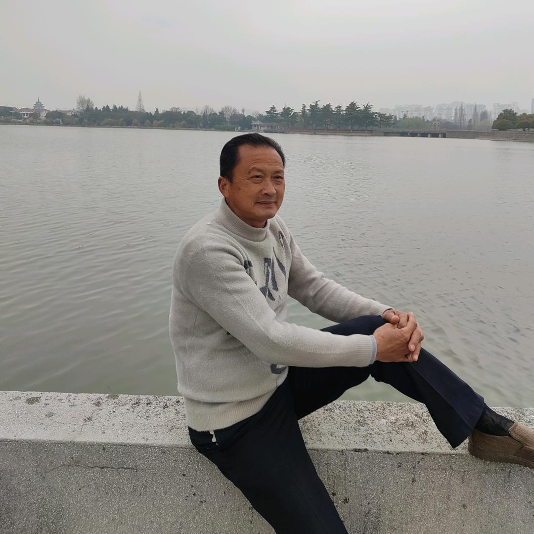 居