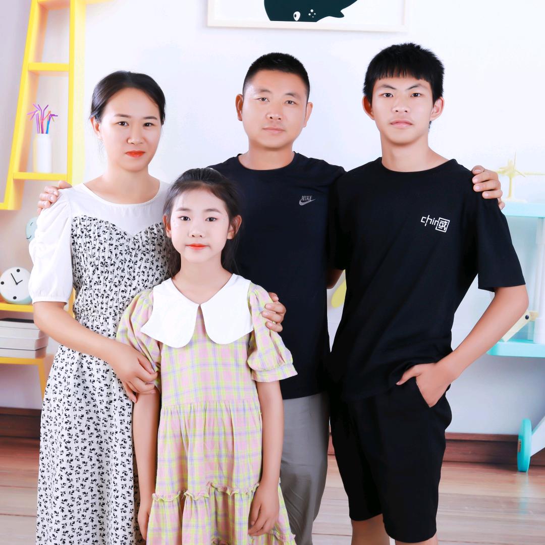 专业青蛙养殖刘俊
