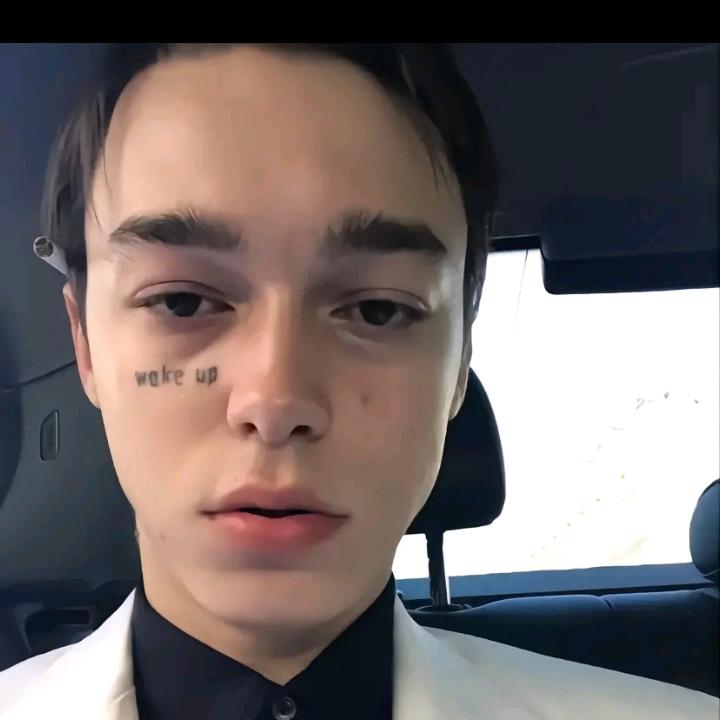 李华