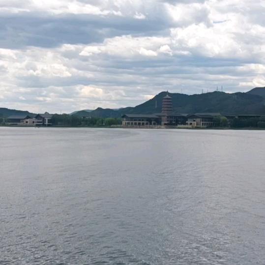水波云天