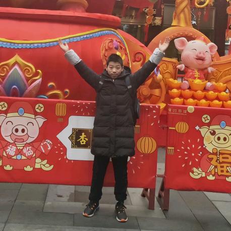 龙哥为自己鼓掌