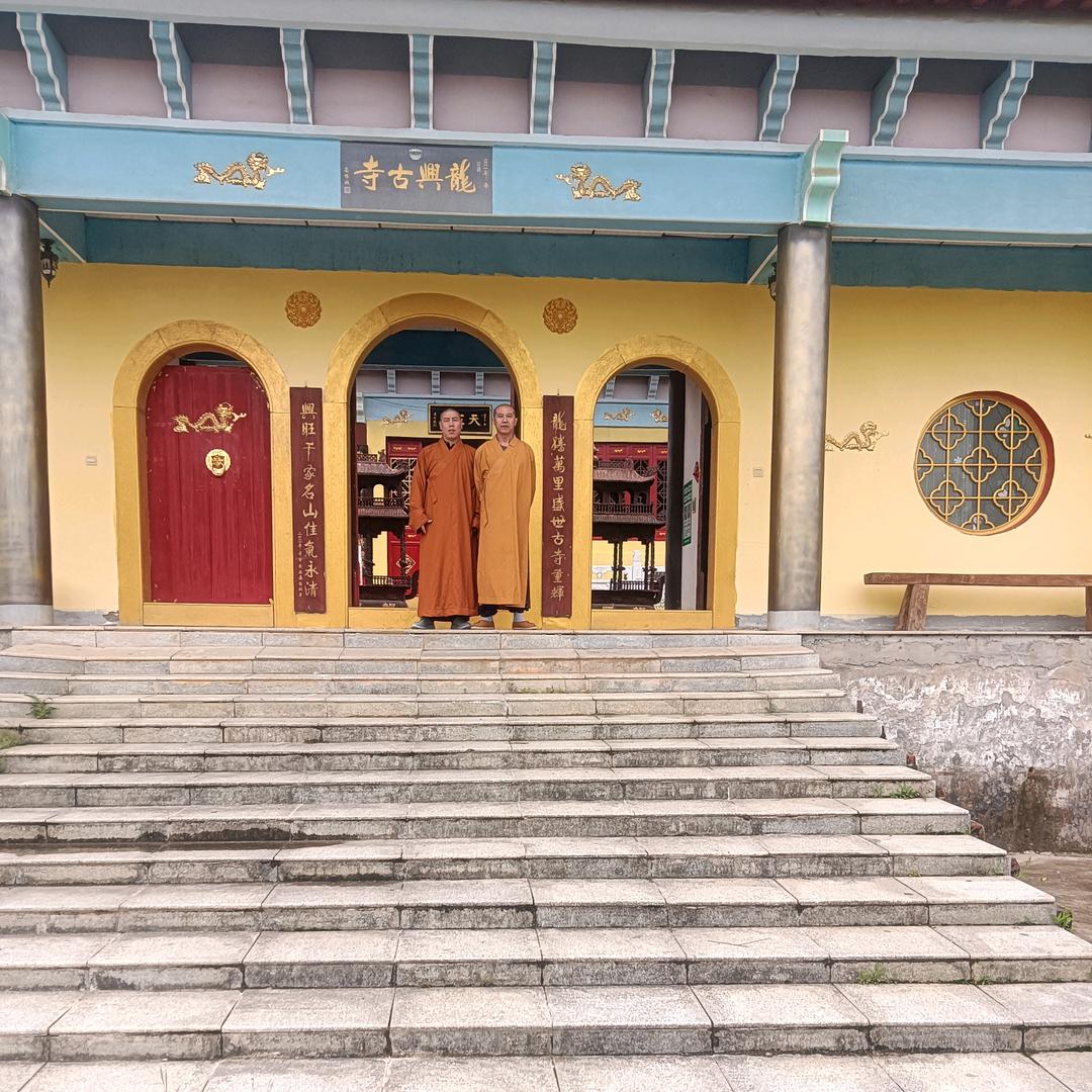 释隆富
