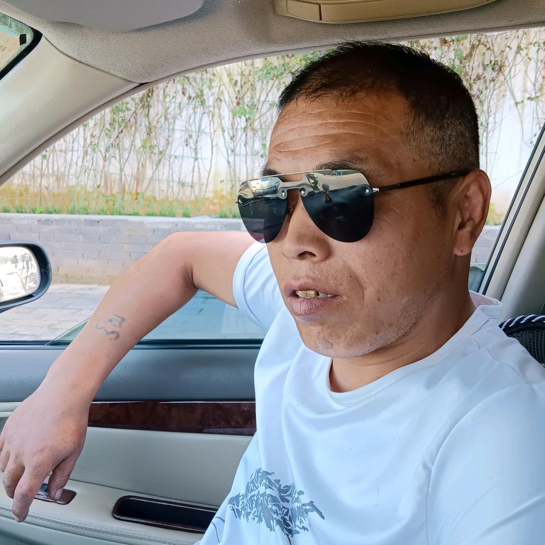 侯苗
