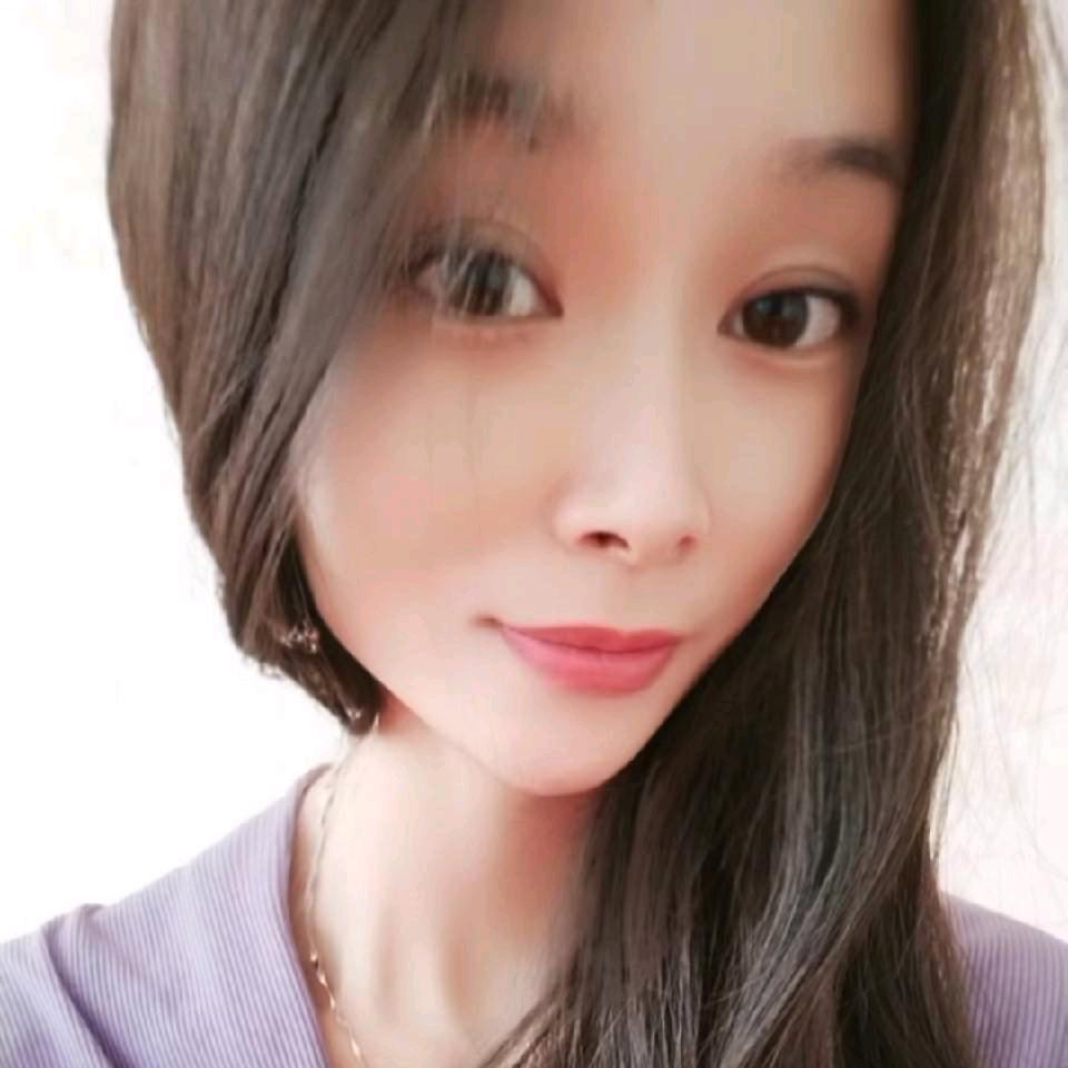 养团子的小女孩