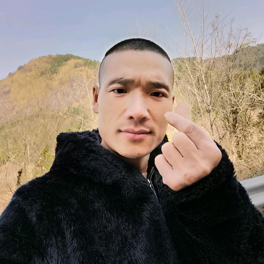 爱唱歌的老男人
