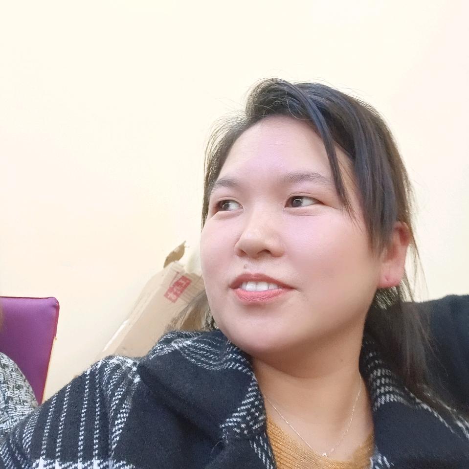 爱笑，红霞