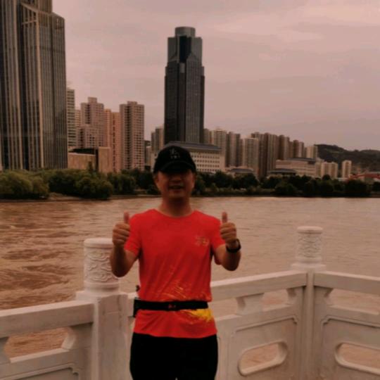 林缘在跑步