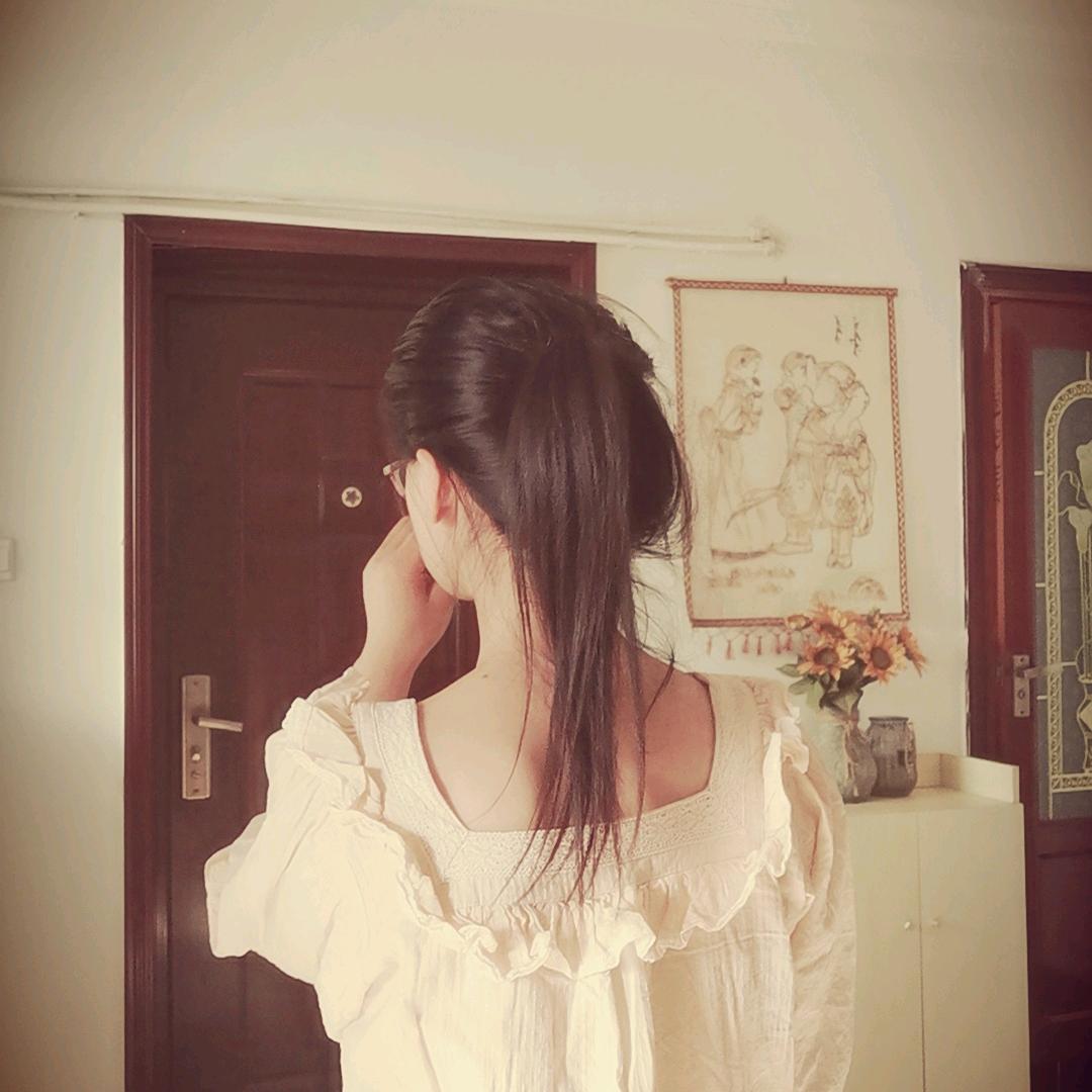 李莹（不要连赞哦）