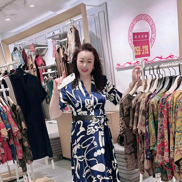 秋水依人