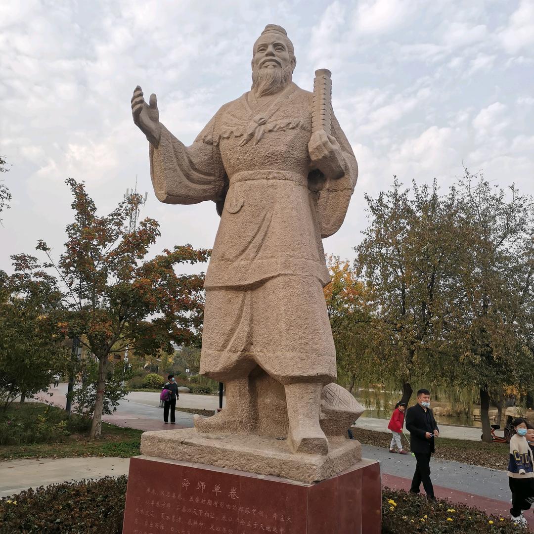 周三