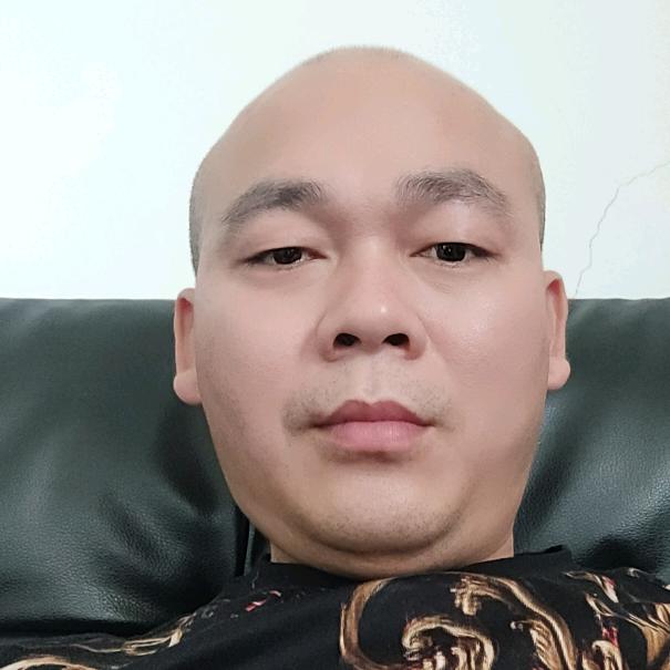光头小哥