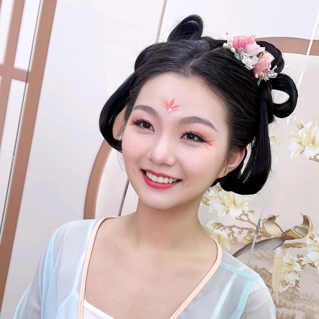 纤艺纤颜美妆姣芬