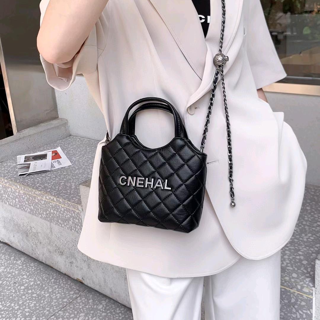 何小姐