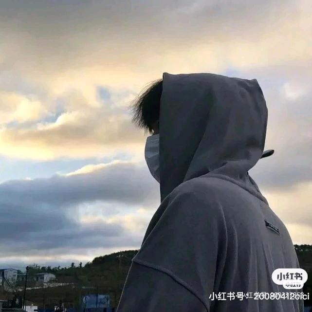 厄加特几条腿？