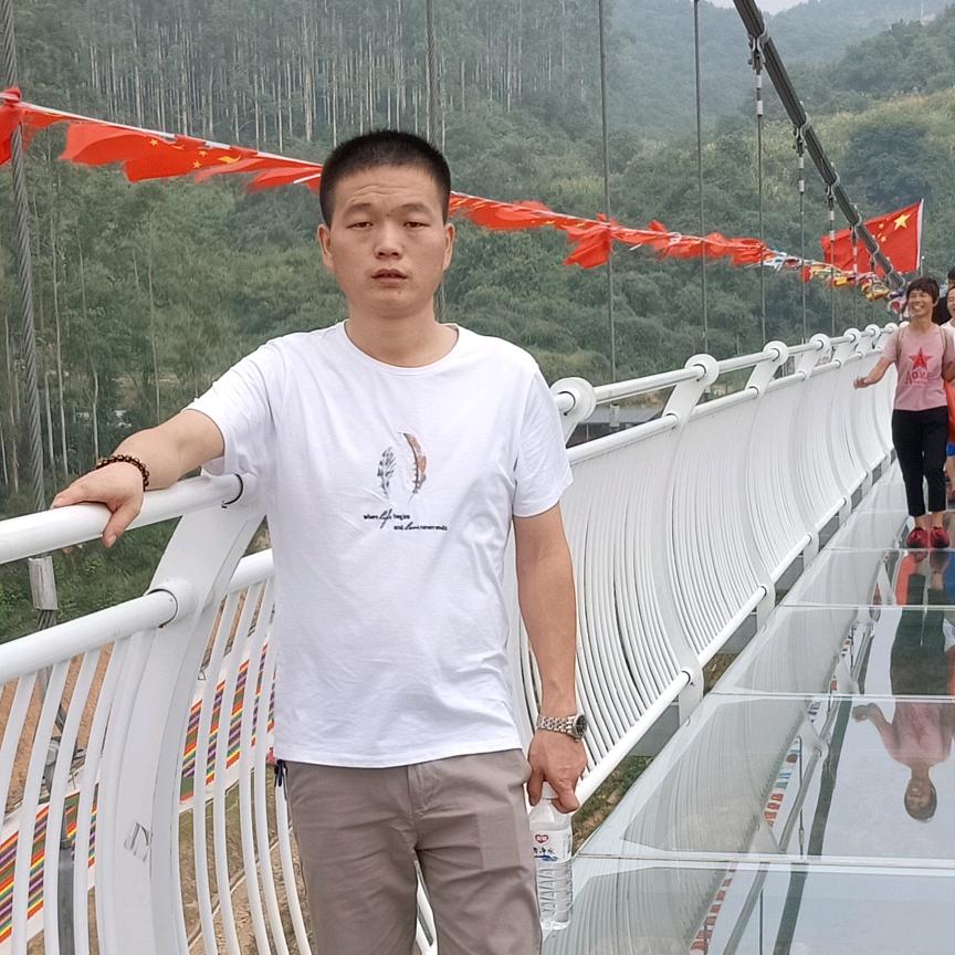 李伟