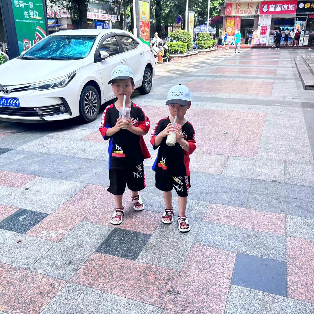 两个孙子的奶奶