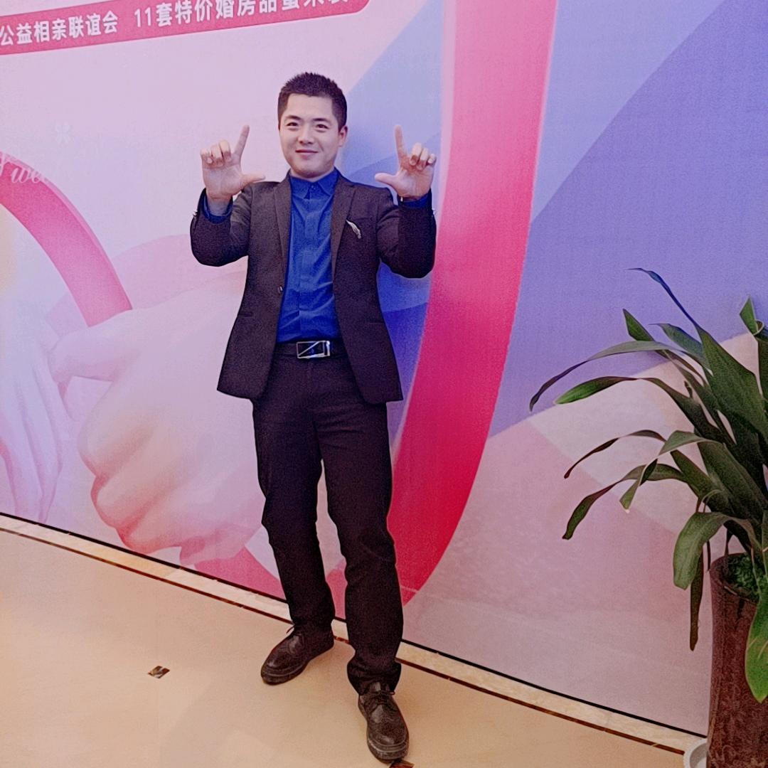 爱喝酒又会主持的洋仔！